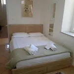 Cozy Rhodes Central